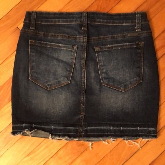 KANCAN SIZE 5 26 DARK WASH DENIM RELEASED HEM STRETCH MINI JEAN SKIRT - Picture 4 of 7